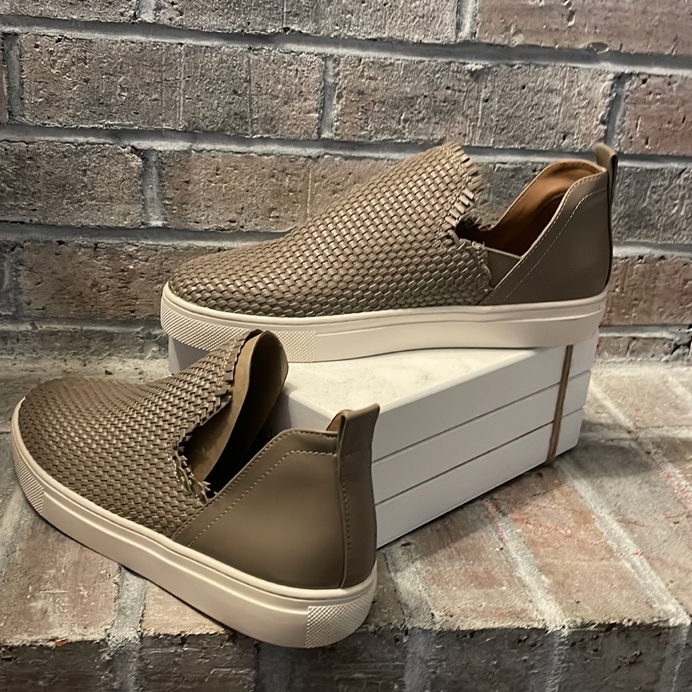 Women’s slip on sneaker